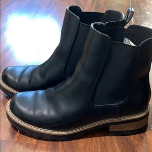 Universal Thread black boots